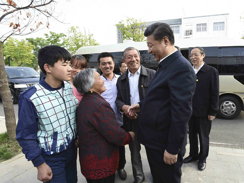 习近平总书记在安徽省滁州市凤阳县小岗村看望当年“大包干”带头人严金昌.png